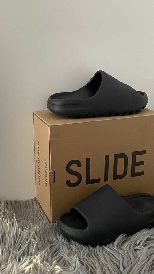 YEEZY SLIDE